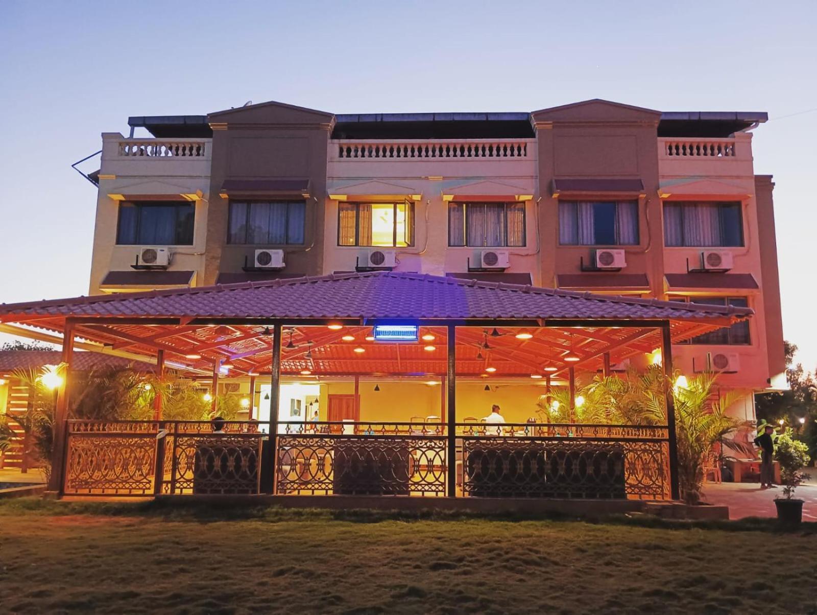 Mountview Resort Лонавала Екстериор снимка